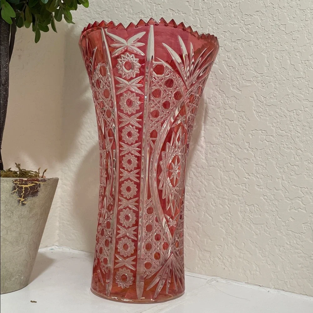 CRISTAL D’ARQUES Collectible RED CUT GLASS ETCHED VASE SHARK TOOTH EDGE PRISTINE